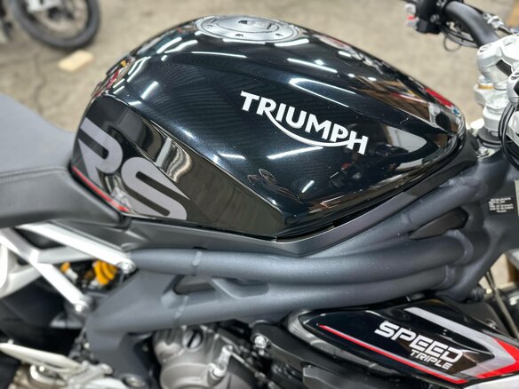 2021 Triumph Speed Triple, чёрный, 1390000 рублей - вид 8