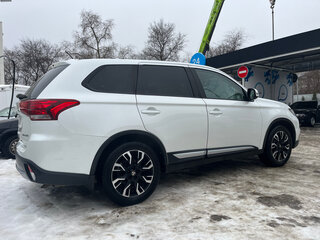 2016 Mitsubishi Outlander III Рестайлинг 2, белый, 1670000 рублей, вид 5