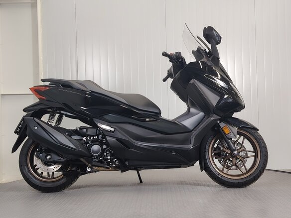 2025 Honda Forza, чёрный, 799000 рублей