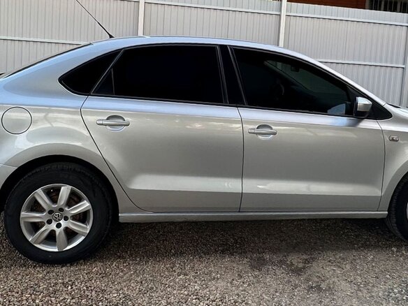 2012 Volkswagen Polo V, серебристый, 900000 рублей - вид 4