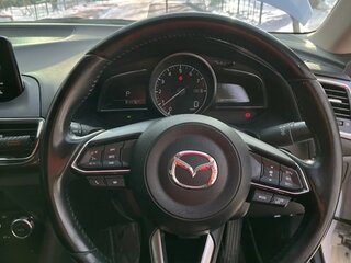 2017 Mazda Axela III Рестайлинг, белый, 1500000 рублей, вид 4