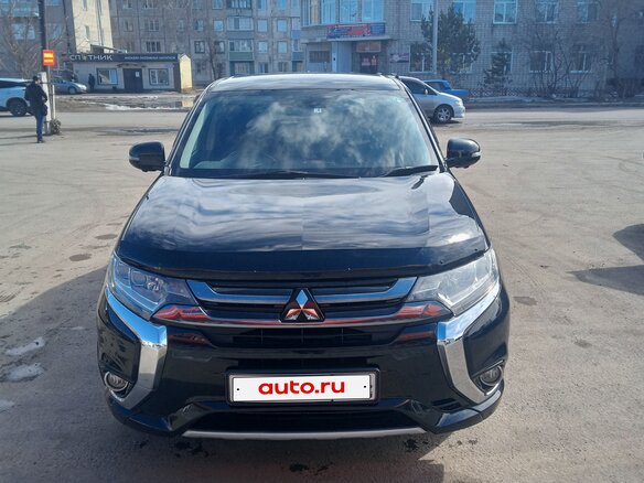 2015 Mitsubishi Outlander PHEV III Рестайлинг 2, чёрный