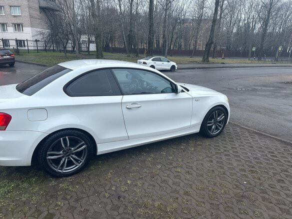2012 BMW 1 серии 120i I (E82/E88) Рестайлинг 2, белый, 1250000 рублей - вид 4