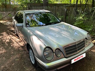 1997 Mercedes-Benz E-Класс 220 II (W210, S210), серебристый, 620000 рублей, вид 1