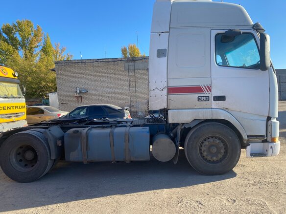 1999 Volvo FH, белый, 1700000 рублей - вид 5