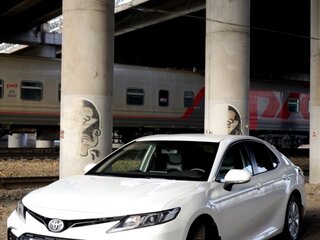 2022 Toyota Camry VIII (XV70) Рестайлинг, белый, 2700000 рублей, вид 1