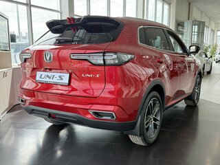 2025 Changan UNI-S I, красный, 3179900 рублей, вид 4