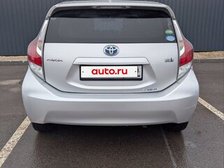 2016 Toyota Aqua I Рестайлинг, серебристый, 850000 рублей, вид 3