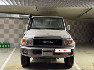 2016 Toyota Land Cruiser 76 70 Series Рестайлинг 1, серый, 12500000 рублей, вид 2