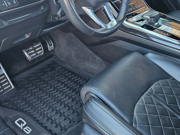 2018 Audi Q8 55 TFSI I (4M), серый, 4500000 рублей - вид 5