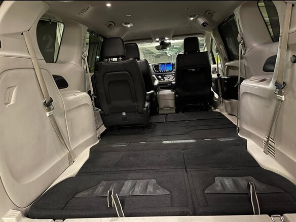 2017 Chrysler Pacifica RU, серый - вид 32