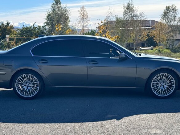 2005 BMW 7 серии Long 740Li IV (E65/E66) Рестайлинг, серый, 1500000 рублей - вид 4