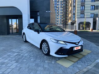2019 Toyota Camry VIII (XV70), белый, 2250000 рублей, вид 3