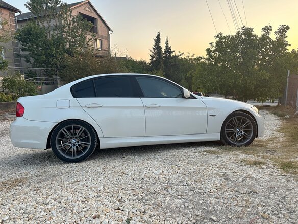 2009 BMW 3 серии 330i V (E90/E91/E92/E93) Рестайлинг, белый, 1400000 рублей - вид 4