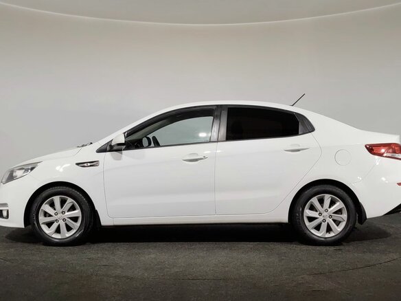 2017 Kia Rio III Рестайлинг, белый, 1000000 рублей - вид 7