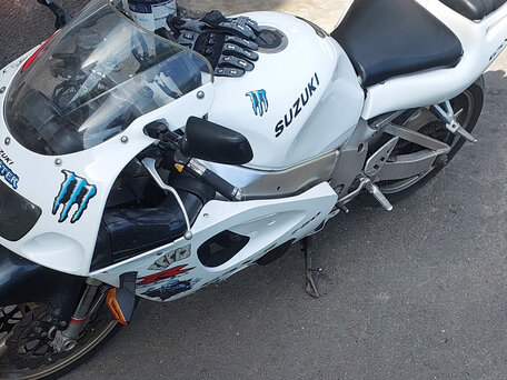 1998 Suzuki GSX-R 750, белый, 225000 рублей, вид 1