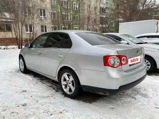 2010 Volkswagen Jetta V, серебристый, 550000 рублей, вид 4