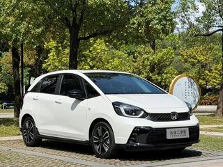 2023 Honda Fit IV Рестайлинг, белый, 1100000 рублей, вид 3