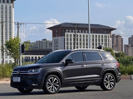 2023 Volkswagen Tharu I, чёрный, 1910000 рублей, вид 1