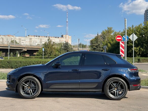 2020 Porsche Macan I Рестайлинг, синий, 4250000 рублей - вид 4