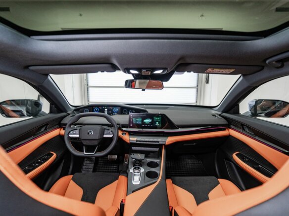 2025 Changan UNI-V I, чёрный, 3359900 рублей - вид 1