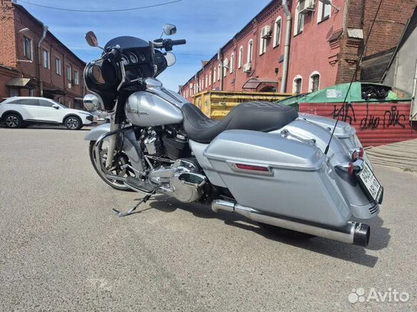 2019 Harley-Davidson Street Glide, серебристый, 1650000 рублей - вид 2