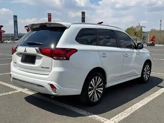 2022 Mitsubishi Outlander III Рестайлинг 3, белый, 1850888 рублей, вид 4