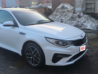 2019 Kia Optima IV Рестайлинг, белый, 1730000 рублей, вид 1