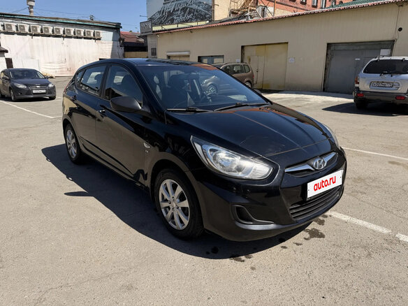 2011 Hyundai Solaris I, чёрный, 890000 рублей - вид 2