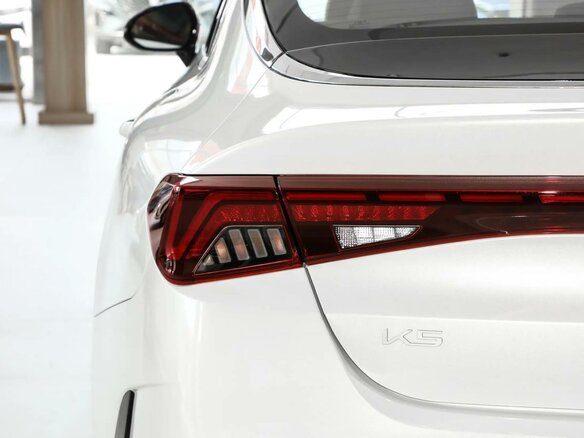 2025 Kia K5 III, белый, 3165000 рублей - вид 14
