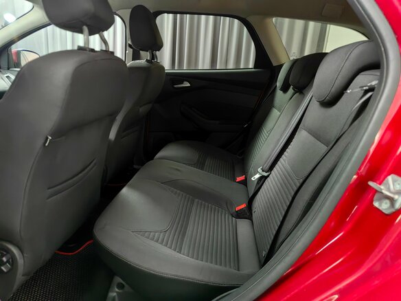 2017 Ford Focus III Рестайлинг, красный, 849000 рублей - вид 10