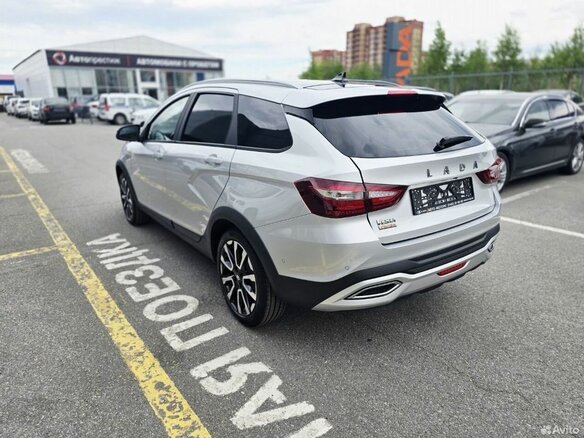 2026 Lada (ВАЗ) Vesta SW Cross I Рестайлинг (NG), серебристый, 2043000 рублей - вид 5