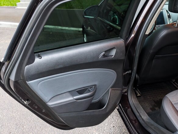 2013 Opel Astra J Рестайлинг, коричневый, 825000 рублей - вид 18