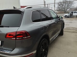 2017 Volkswagen Touareg II Рестайлинг, серый, 3350000 рублей, вид 4