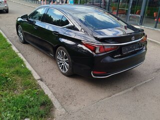 2020 Lexus ES 300h VII, чёрный, 4300000 рублей, вид 5