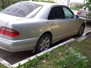 2001 Mercedes-Benz E-Класс 240 II (W210, S210) Рестайлинг, серебристый, 550000 рублей, вид 3