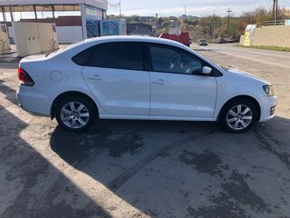 2015 Volkswagen Polo V Рестайлинг, белый, 1050000 рублей, вид 2