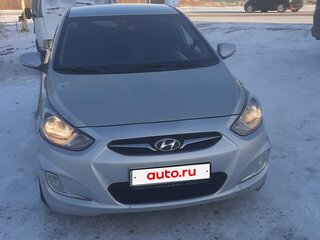 2011 Hyundai Solaris I, серебристый, 600000 рублей, вид 2
