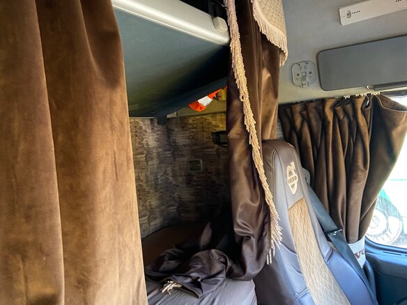 2012 Volvo FH, жёлтый, 3800000 рублей - вид 3