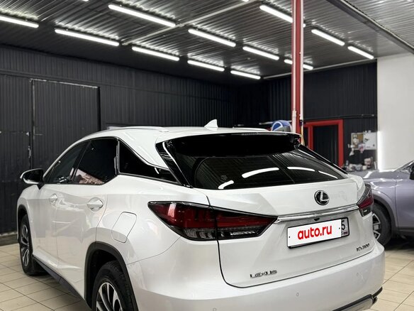 2020 Lexus RX 300 IV Рестайлинг, белый, 4500000 рублей - вид 3
