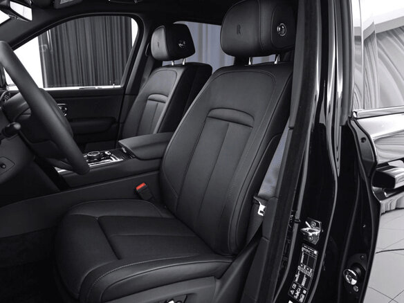 2025 Rolls-Royce Cullinan Black Badge I Рестайлинг (Series II), чёрный - вид 30