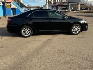 2016 Toyota Camry VII (XV50) Рестайлинг, чёрный, 1800000 рублей, вид 3