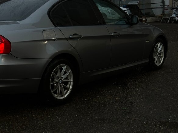 2011 BMW 3 серии 318i V (E90/E91/E92/E93) Рестайлинг, серый, 840000 рублей - вид 2
