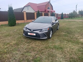 2021 Toyota Camry US Market VIII (XV70) Рестайлинг, серый, 3302800 рублей, вид 3