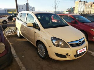 2010 Opel Zafira B Рестайлинг, жёлтый, 600000 рублей, вид 3