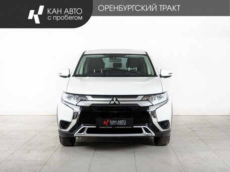 2019 Mitsubishi Outlander III Рестайлинг 3, белый, 2050000 рублей, вид 2