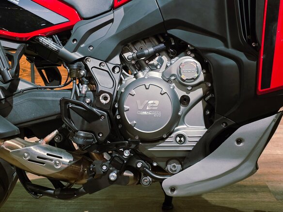 2026 Moto Morini X-CAPE 650, красный, 1499900 рублей - вид 8