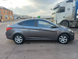 2013 Hyundai Solaris I, серый, 900000 рублей, вид 3