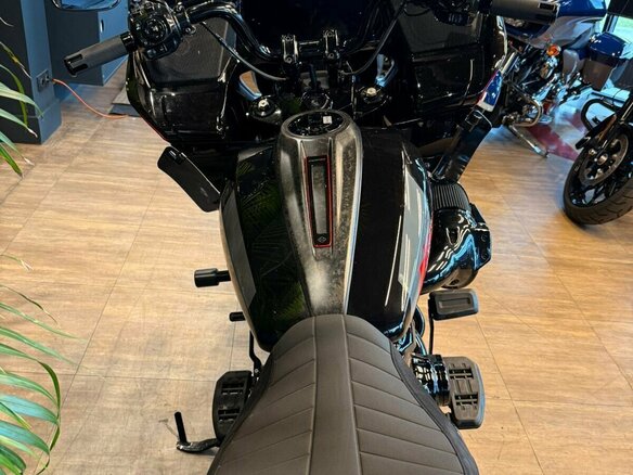 2025 Harley-Davidson CVO Road Glide ST, серый, 6500000 рублей - вид 9