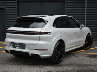 2026 Porsche Cayenne III Рестайлинг, серый, 18600000 рублей, вид 3